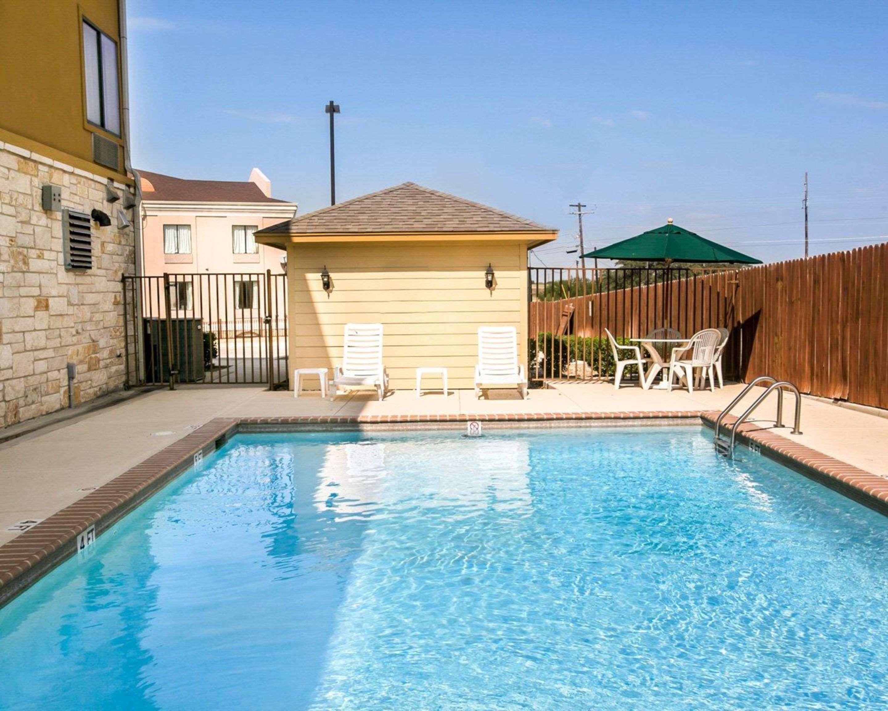 Sleep Inn & Suites Gonzales Near Palmetto State Park מראה חיצוני תמונה