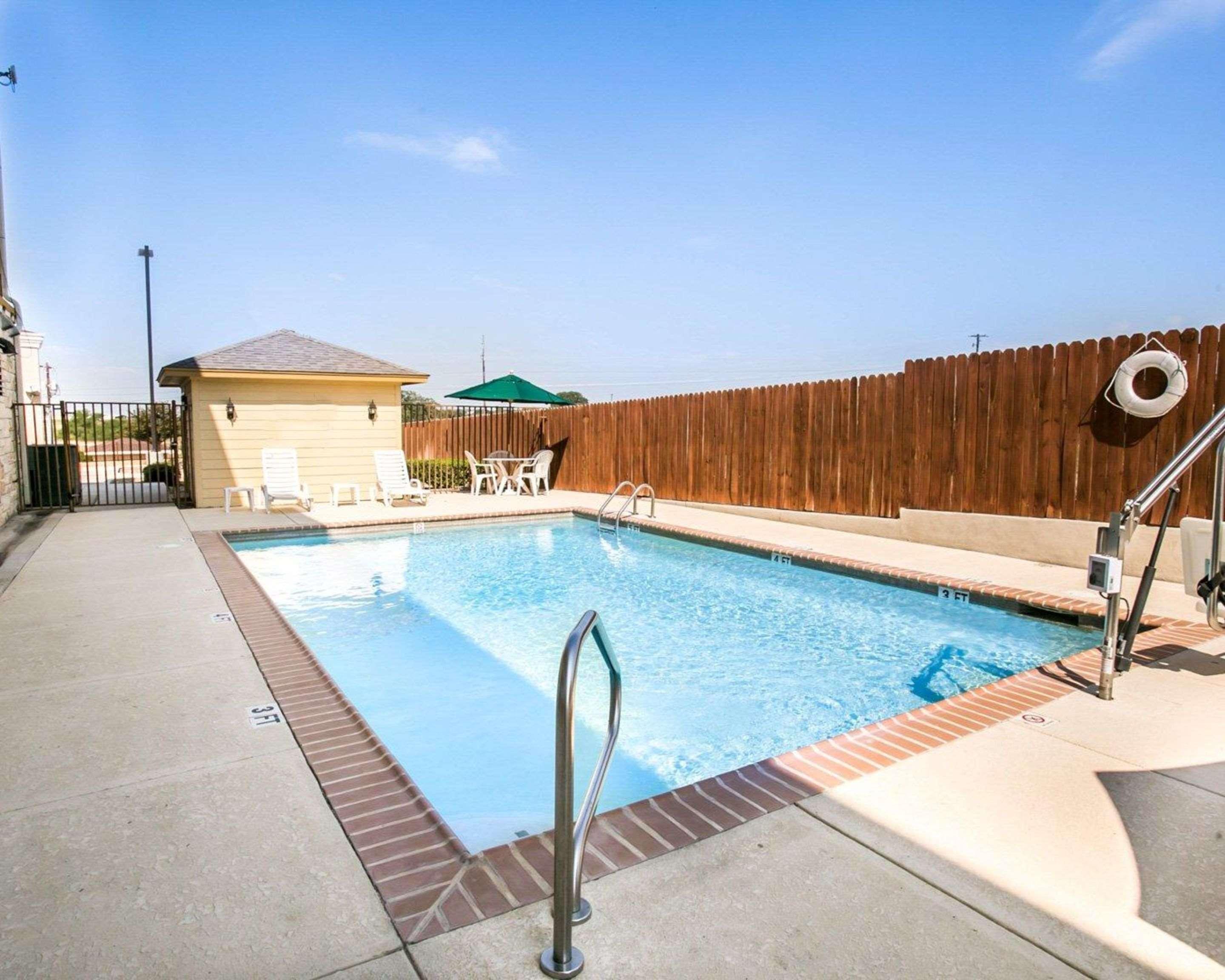 Sleep Inn & Suites Gonzales Near Palmetto State Park מראה חיצוני תמונה