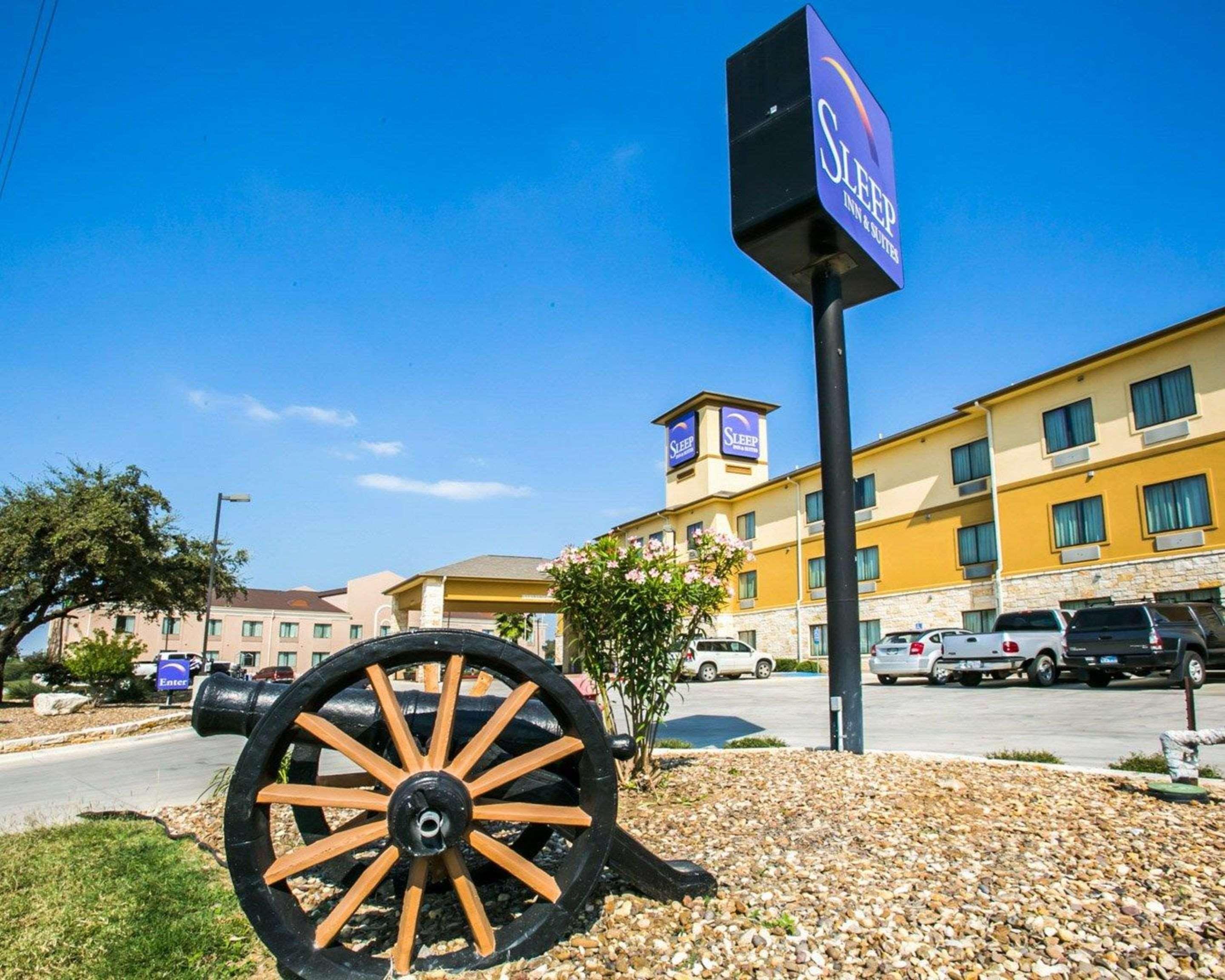 Sleep Inn & Suites Gonzales Near Palmetto State Park מראה חיצוני תמונה